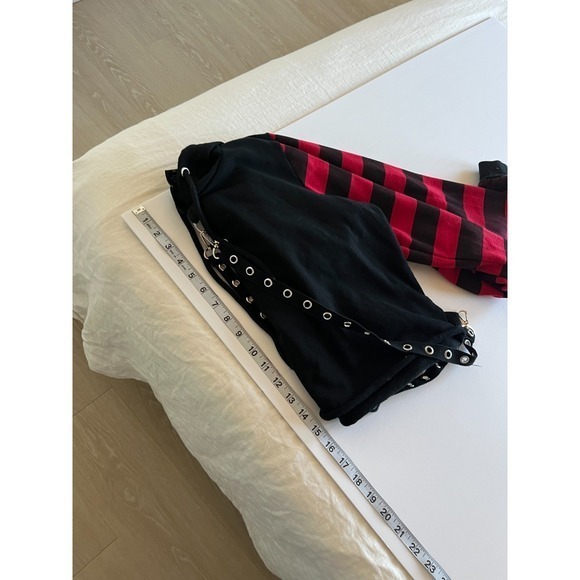 Hot Topic Hoodie Womens M Y2K Grunge Goth Emo Striped Chains Street Black Red - Picture 8 of 10